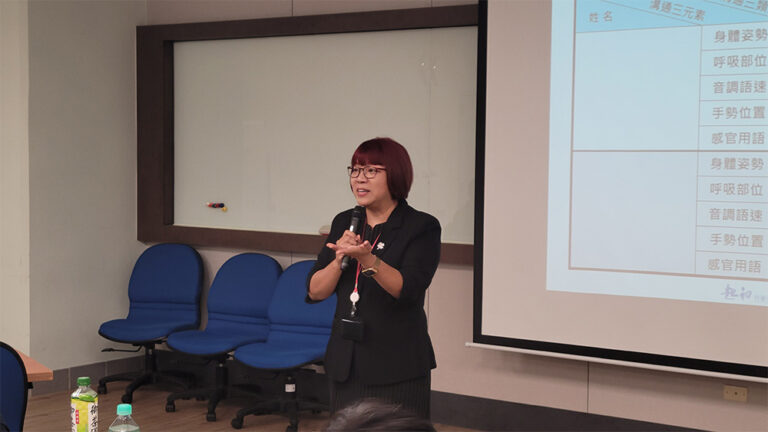 王美懿_授課側拍