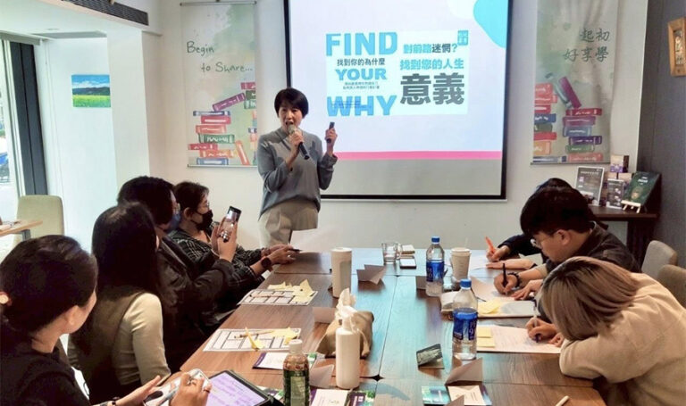 紀懿真授課側拍